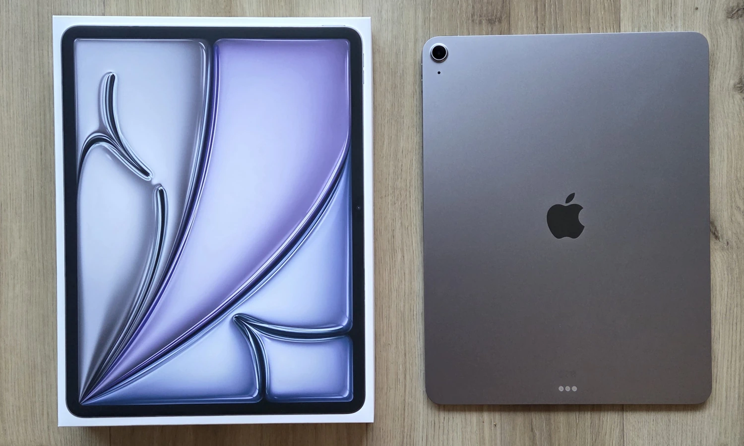 Das iPad Air (M4) 2026 kommt hübsch verpackt und bietet nach dem Auspacken ein hochwertiges Aluminiumgehäuse